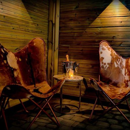 Le Spa Du Cabanon: Cabanon De Luxe Avec Spa Entierement Privatif Aye Exteriör bild